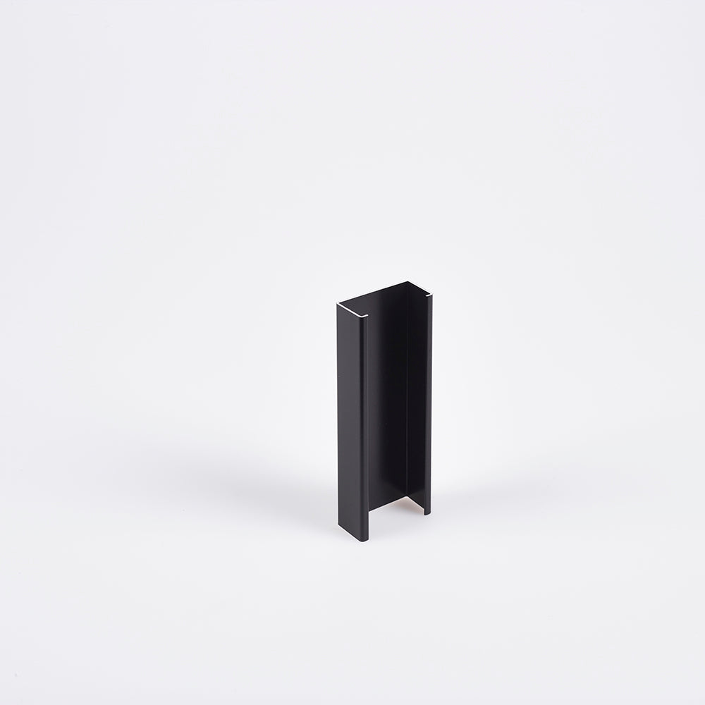 ALUFILL U-insert 40mm L:184cm RAL 9005 voor Recyfence