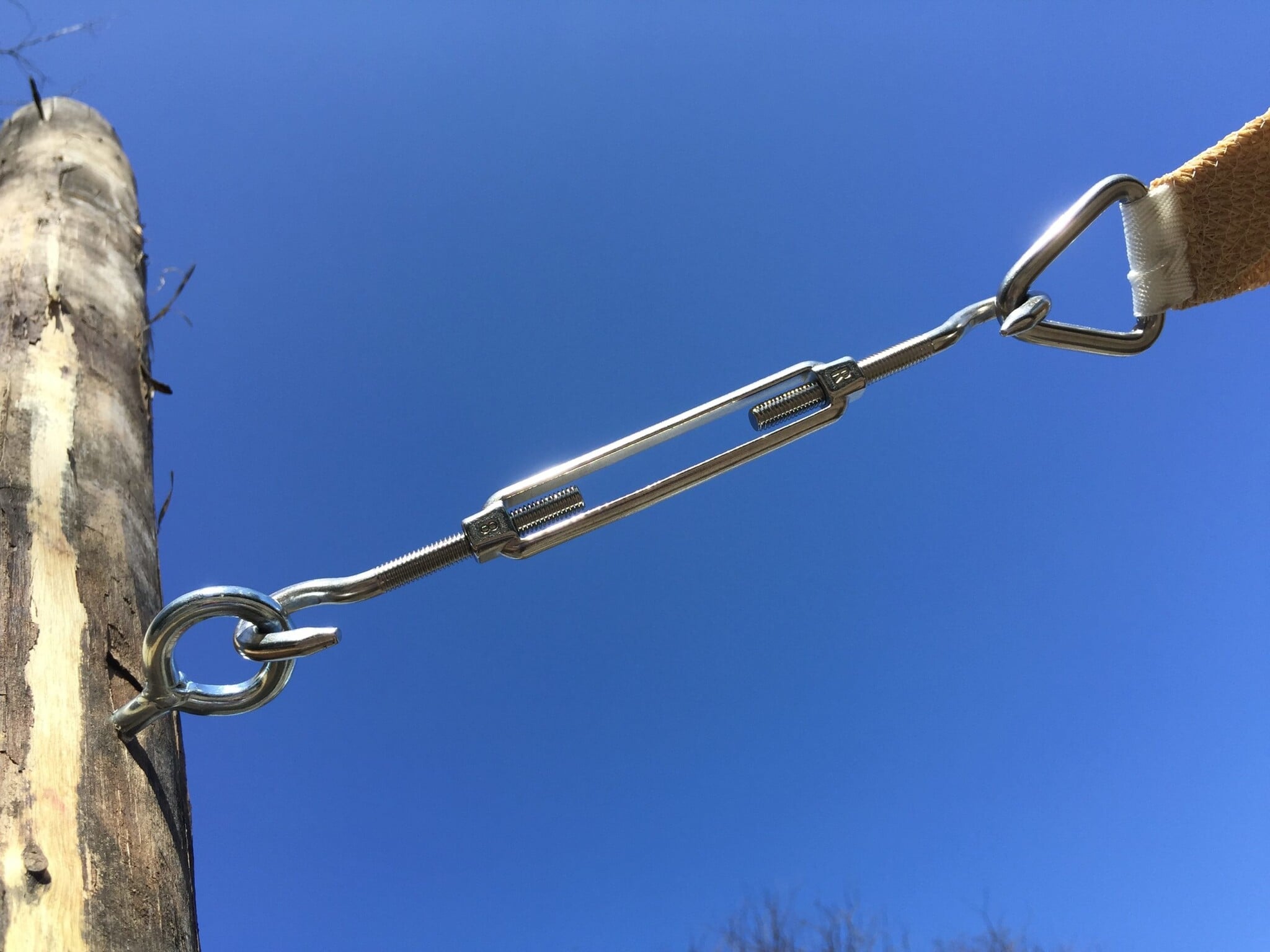 RVS set met draadspanners, met schroefogen voor Robinia palen, voor 3- of 4-hoek